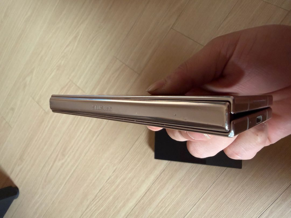 폴더블 스마트폰 256GB 이미지