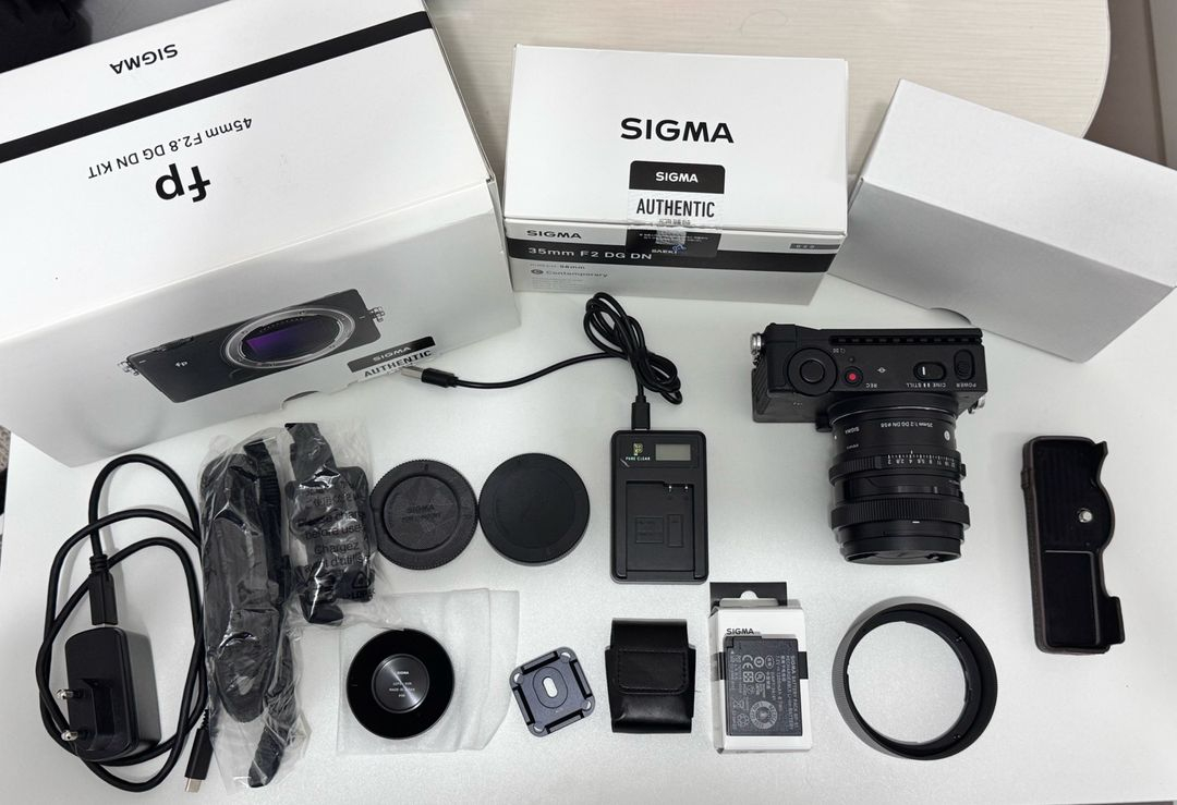 시그마 fp + 35mm F2 매물 거의 새상품급 판매합니다 이미지