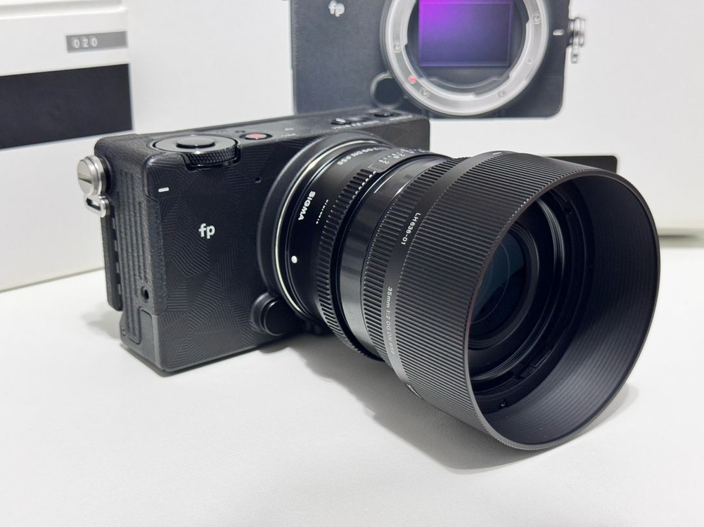 시그마 fp + 35mm F2 매물 거의 새상품급 판매합니다 이미지