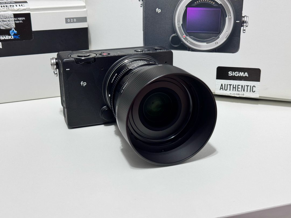 시그마 fp + 35mm F2 매물 거의 새상품급 판매합니다 이미지
