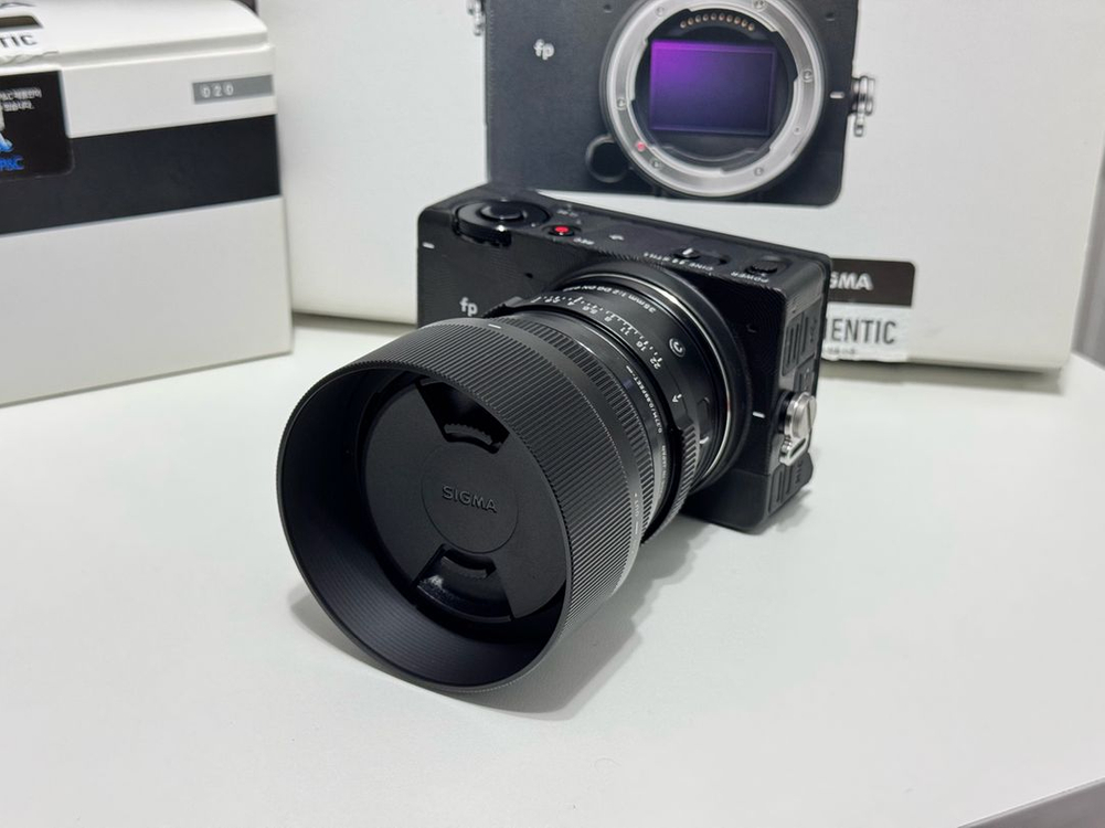 시그마 fp + 35mm F2 매물 거의 새상품급 판매합니다 이미지