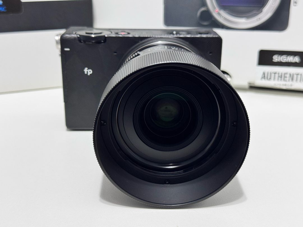 시그마 fp + 35mm F2 매물 거의 새상품급 판매합니다 이미지