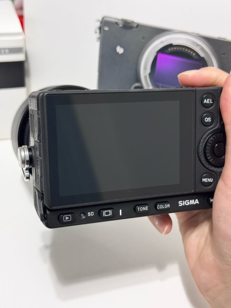 시그마 fp + 35mm F2 매물 거의 새상품급 판매합니다 이미지