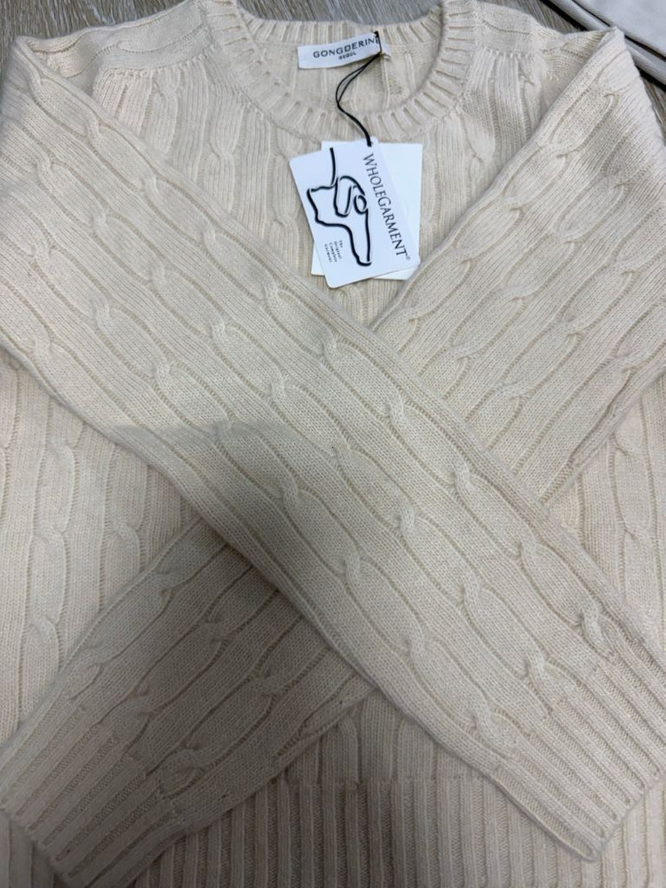 공드린 니트 이미지