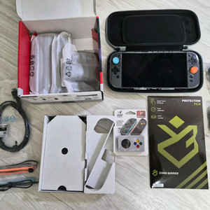 닌텐도 스위치2 + 투명케이스 , 캐링 파우치, 버튼캡 +여분 새 필름 판매합니다.