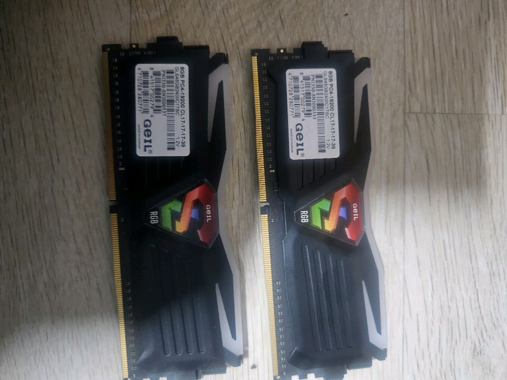 DDR4 8GB 데스크탑 램 혼합 4개 판매합니다--1