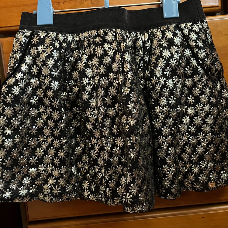 쥬시꾸뛰르 여아 쟈가드 골드 자수 플레어 스커트 새제품--1