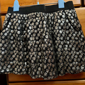 쥬시꾸뛰르 여아 쟈가드 골드 자수 플레어 스커트 새제품