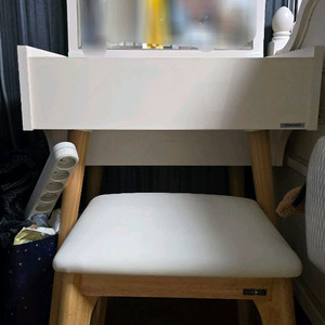 화이트 화장대 + 스툴 세트 판매합니다 (화이트/유리상판)