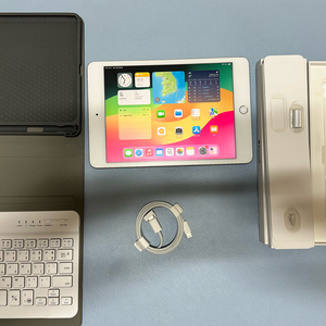 아이패드 미니5셀룰러64,애플펜슬1세대모든기능 정상상태 ㅡA급ㅡ모서리 흠집 두군데있음 ㅡ6,7번사진 용량 ㅡ64색상