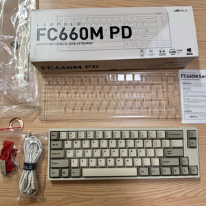 레오폴드 f660M PD 화이트 투톤 흑축 영문 각인 팝니다