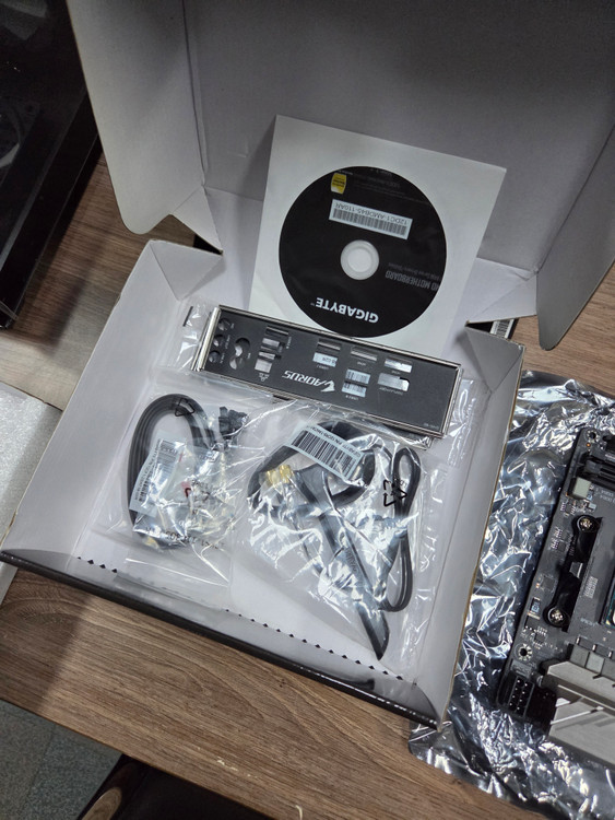 기가바이트B450I + 라이젠2700X 팝니다.--1