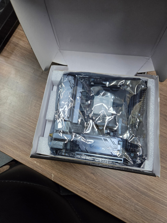 기가바이트B450I + 라이젠2700X 팝니다.--2