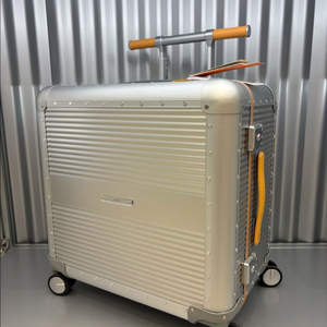 (새제품)로우로우캐리어ALUMINIUM 91L/24inch 이미지