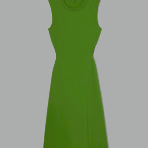 코스(COS)의 슬리브리스 커트아웃 맥시 드레스