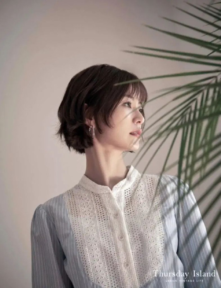 써스데이아일랜드 블라우스 셔츠 블루 하늘색 단가라 스트라이프 셔츠 레이스 셔츠 리본 에이블리 무신사 이미지