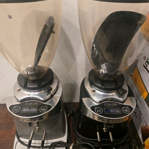 커피 그라인더 이미지