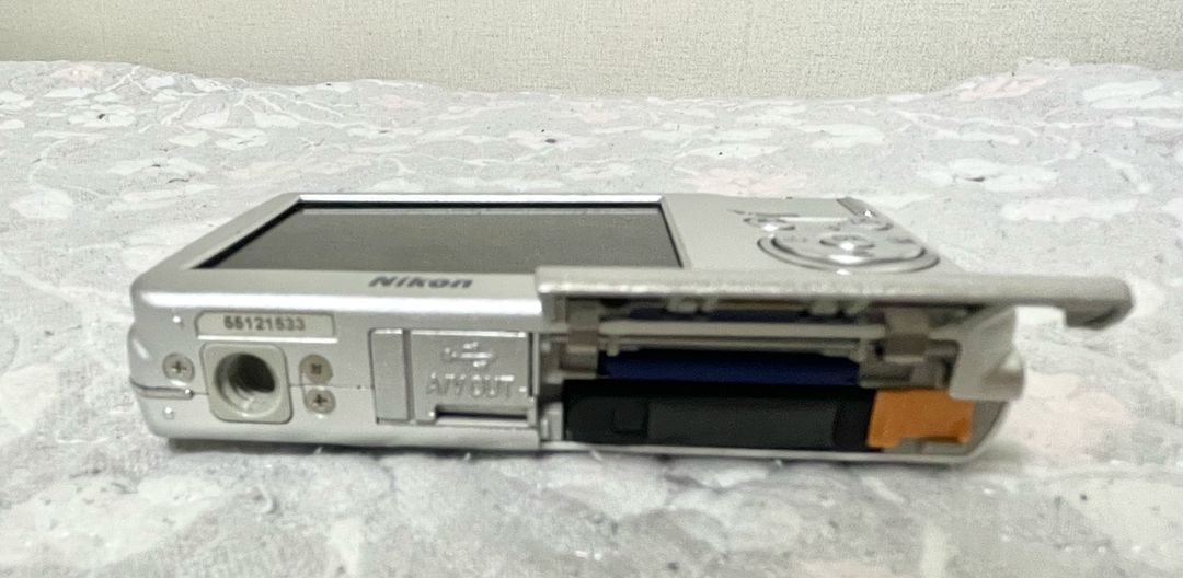 니콘 쿨픽스 s220 디지털카메라 실버 (+호환배터리, 배터리충전기) 이미지