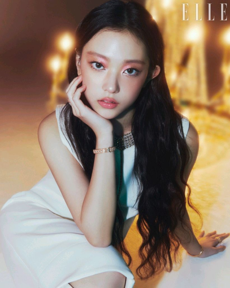 [한정판] 디올 포에버 글로우 루미나이저 002 코랄 뤼미에르 홀리데이 하이라이터 이미지