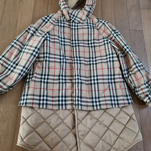 버버리키즈 퀼팅패딩코트 8y