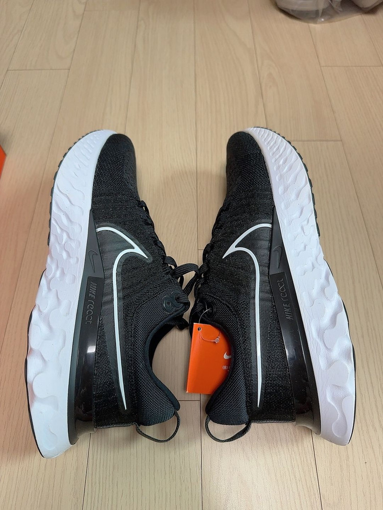 [280] 나이키 리액트 인피니티런 2 검흰--2