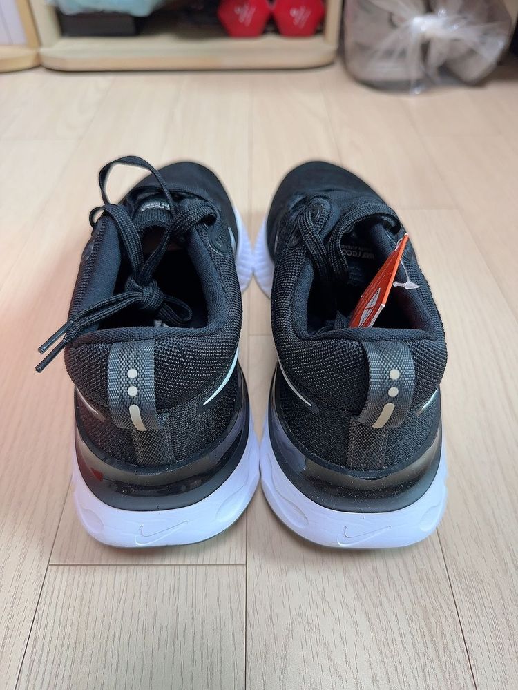 [280] 나이키 리액트 인피니티런 2 검흰--5