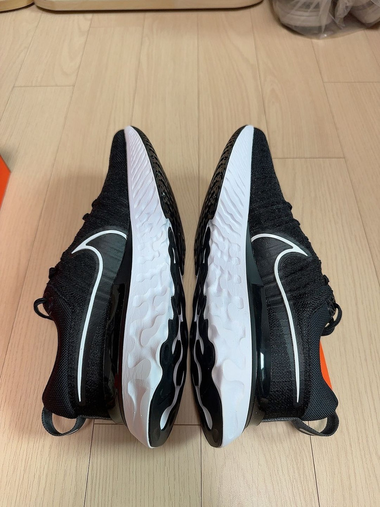 [280] 나이키 리액트 인피니티런 2 검흰--3