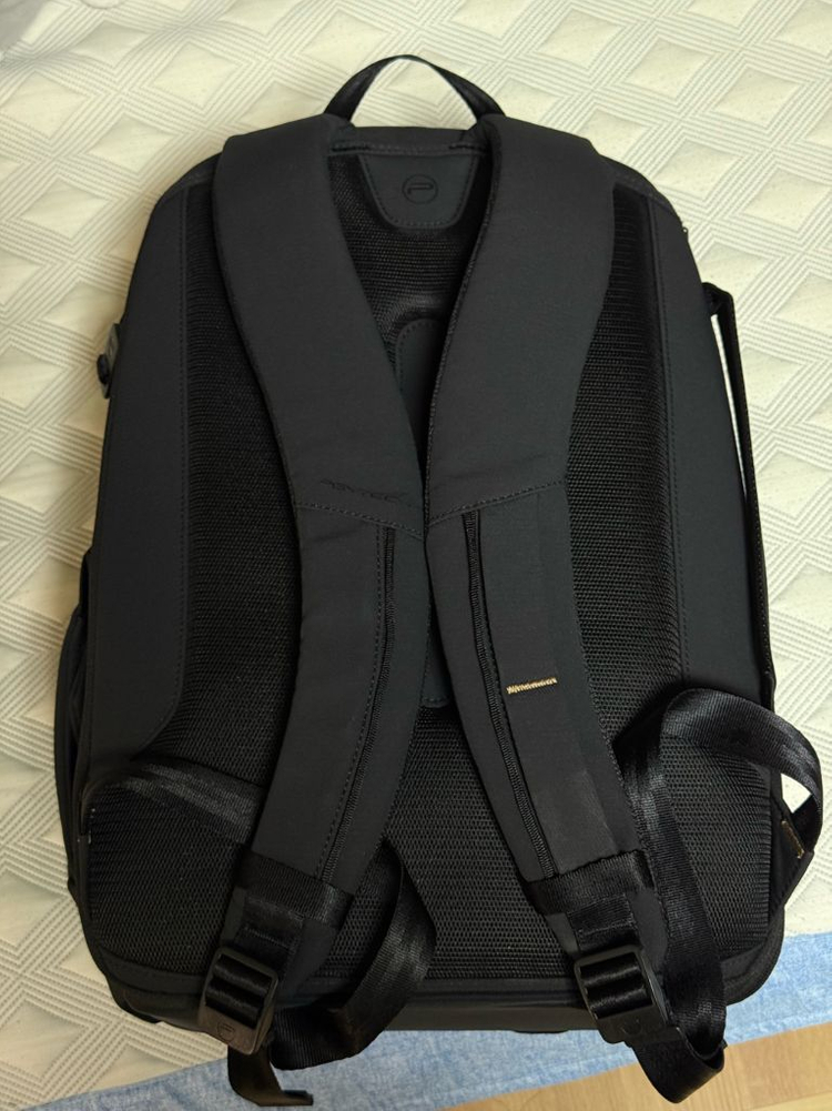 피지테크 원고 라이트 백팩 블랙 22L--4