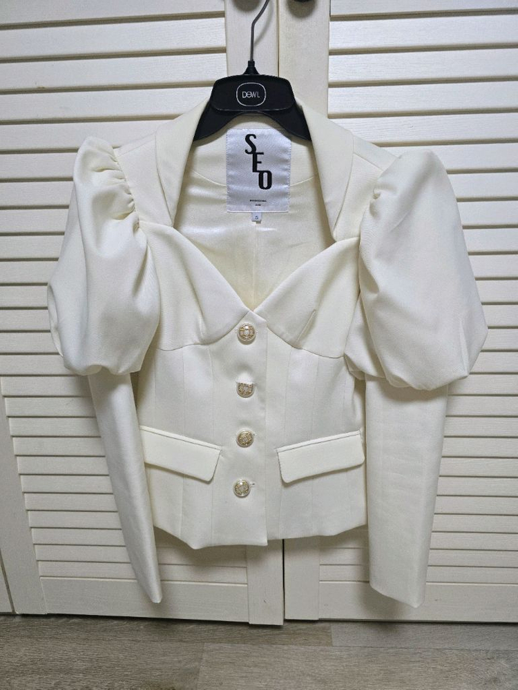 서쿠키 퍼프소매 블라우스--1