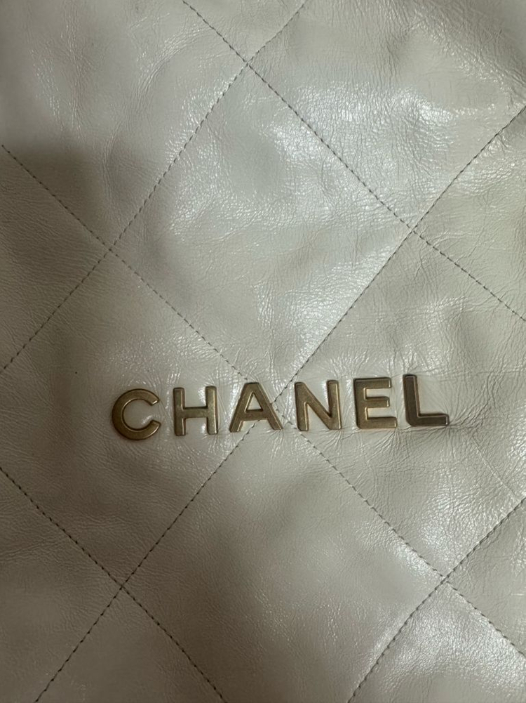 샤넬 22백 미둠 화이트--1