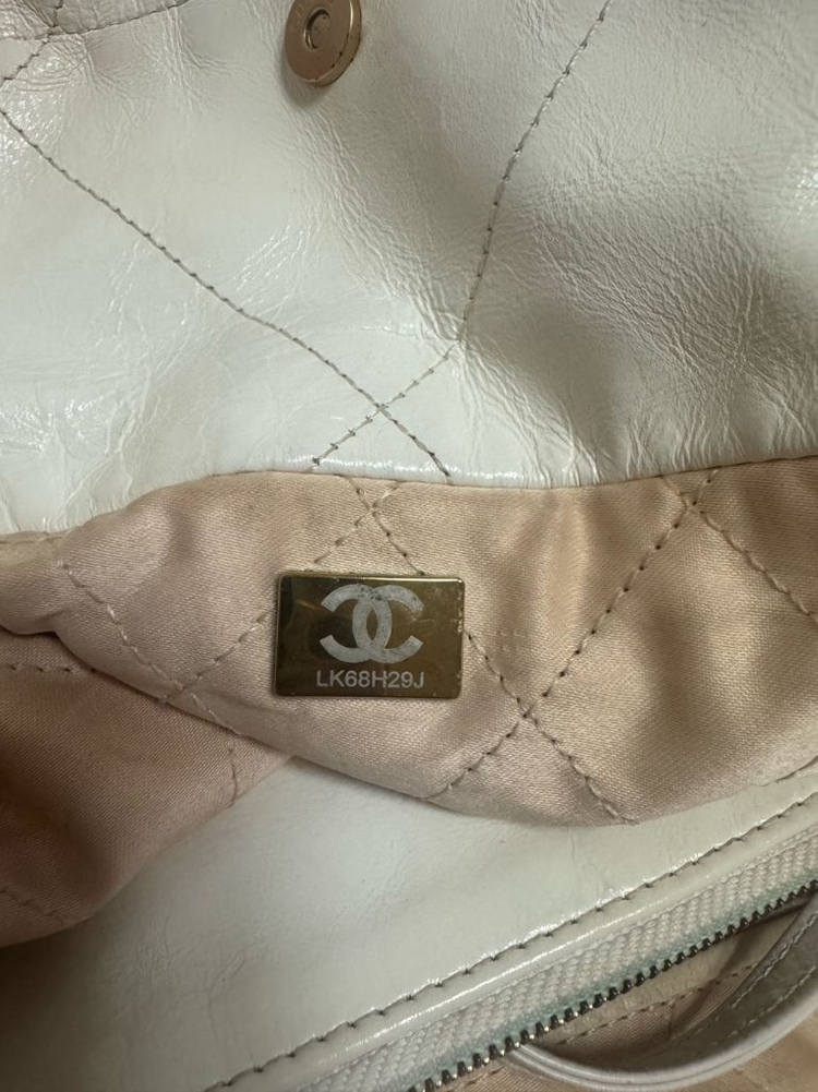 샤넬 22백 미둠 화이트--5