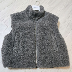 구호 구스알파카 조끼