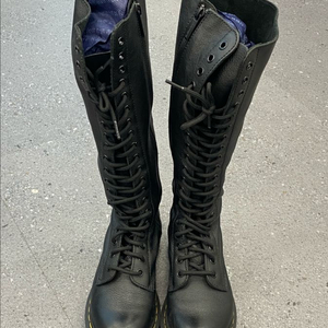 닥터마틴 1B60 20홀 롱부츠 UK4 (235mm)