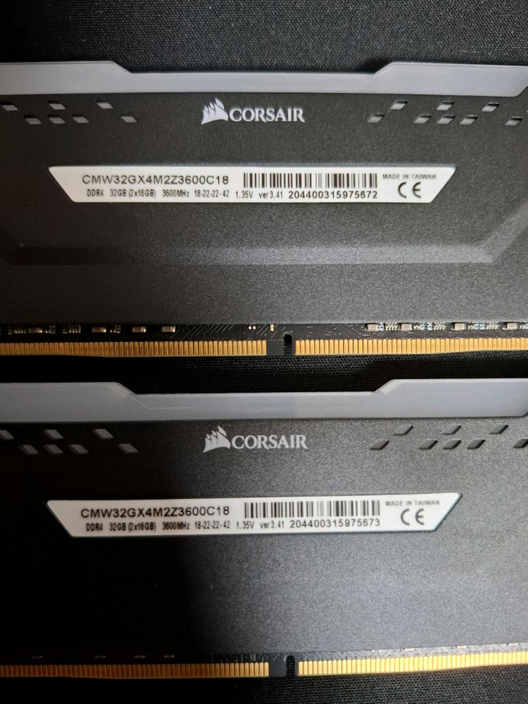 메모리 CORSAIR DDR4 3600 32GB(16GB 두개)--2