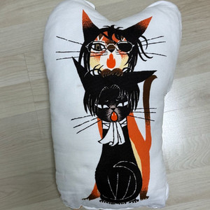 진격의 거인 리바이 한지 리샤잠 쿠션 이미지