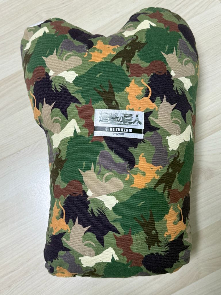 진격의 거인 리바이 한지 리샤잠 쿠션 이미지