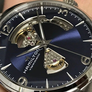 해밀턴 재즈마스터 오픈하트 청판 42mm 삽니다.