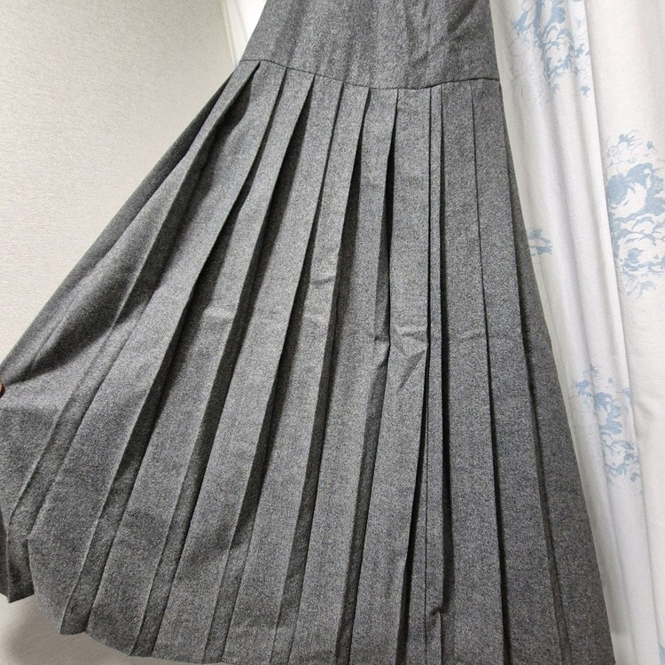 유노이아 플리츠 모직원피스--6