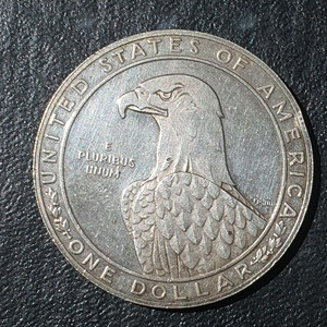 은7돈 1983년 미국 로스앤젤레스 올림픽 기념 은화입니다