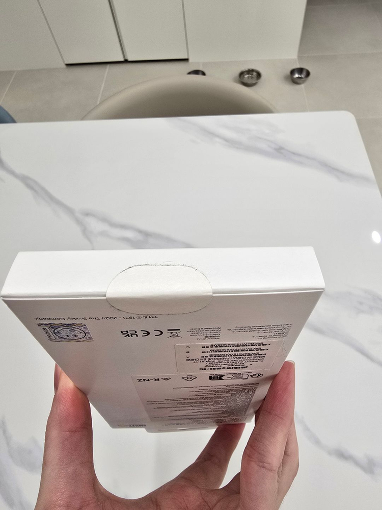 [새상품]갤럭시 S24울트라 플립수트 케이스(스마일리)--1