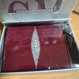 [새상품] 크리스찬 메이도스 가오리 천연가죽 반지갑 버건디