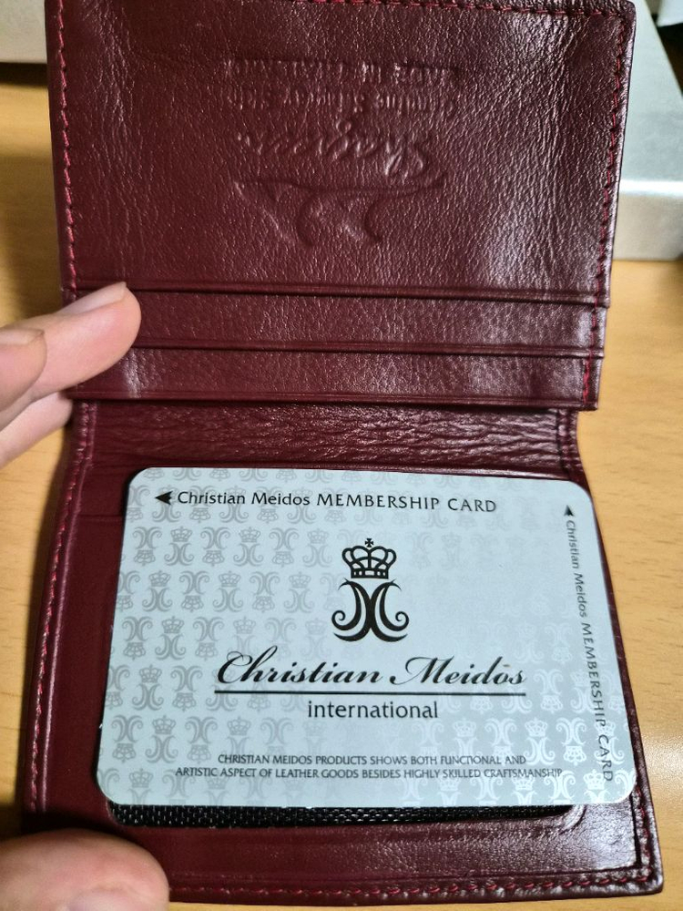 [새상품] 크리스찬 메이도스 가오리 천연가죽 반지갑 버건디--2