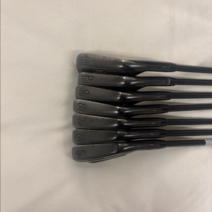 타이틀리스트 T100s 한정판 블랙에디션 아이언세트 골프채 팝니다.