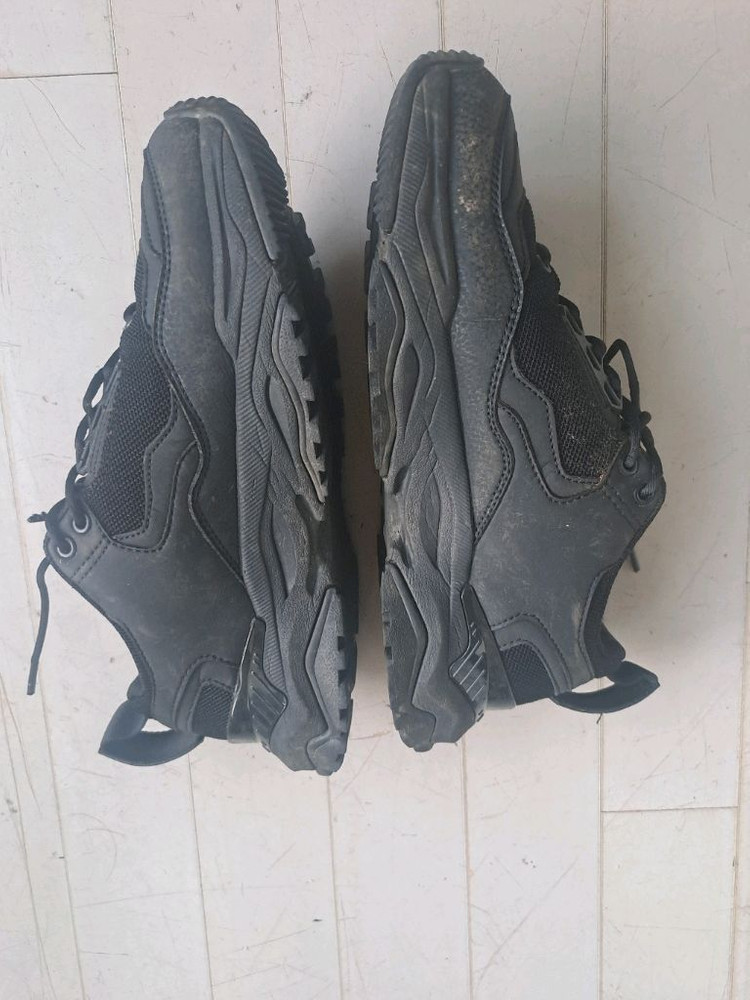 데상트 터보 운동화 블랙 색상 이미지