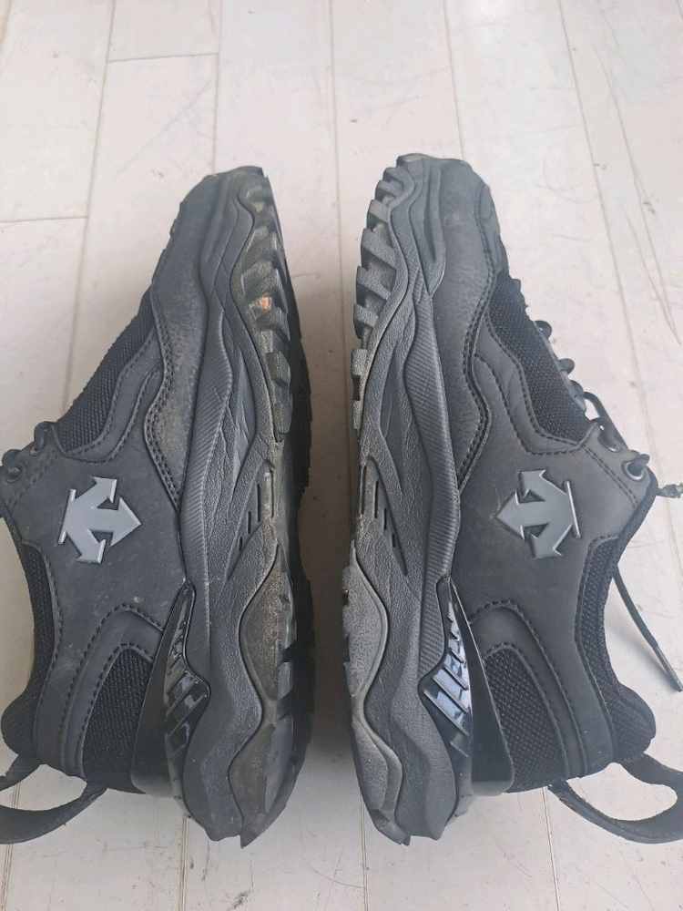 데상트 터보 운동화 블랙 색상 이미지