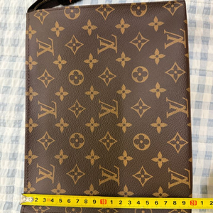 루이비통 포쉐트 토일렛26 클러치백 미사용 판매 합니다