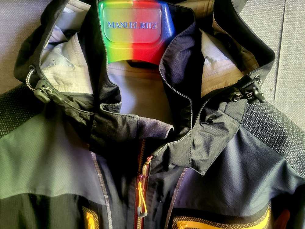 [미착용 새상품] 마운티아 남자 바람막이--1