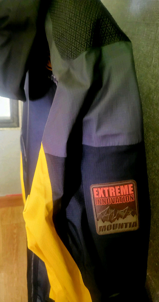 [미착용 새상품] 마운티아 남자 바람막이--2