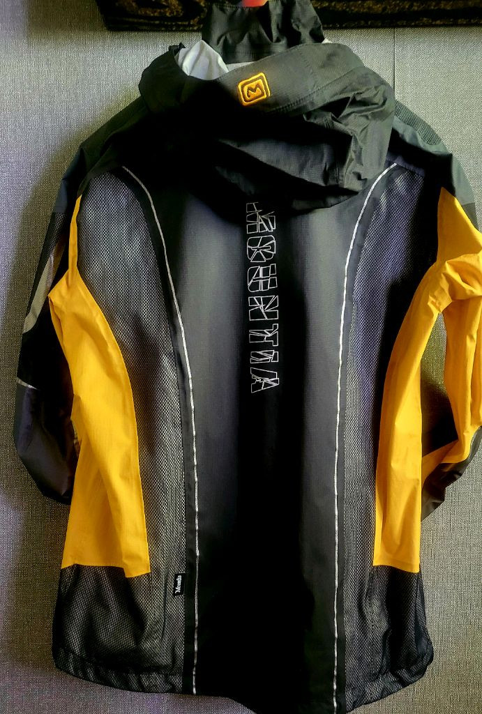 [미착용 새상품] 마운티아 남자 바람막이--8