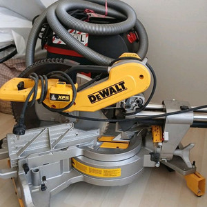 디월트 슬라이딩각도절단기 이미지